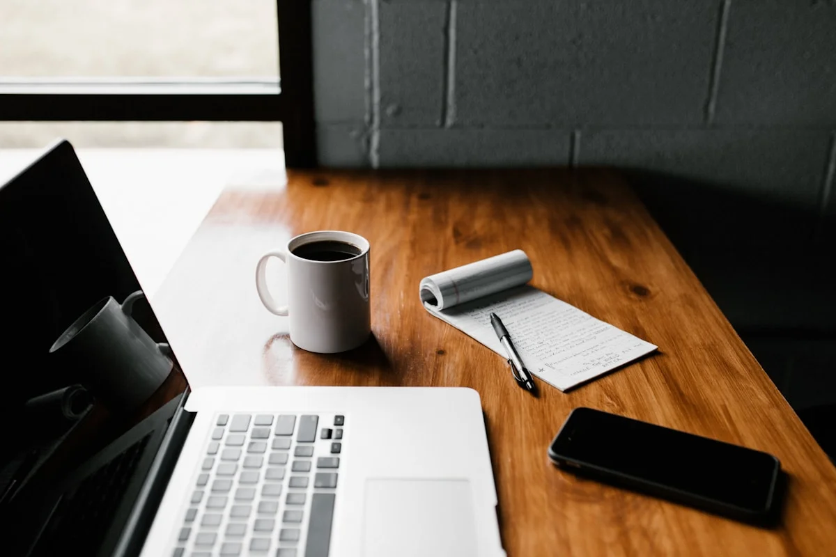 AI Documentation 2026 fuer Schweizer SaaS-Teams — Mintlify, ReadMe AI, Docusaurus AI, Stoplight Elements und GitBook AI orchestriert von NABU