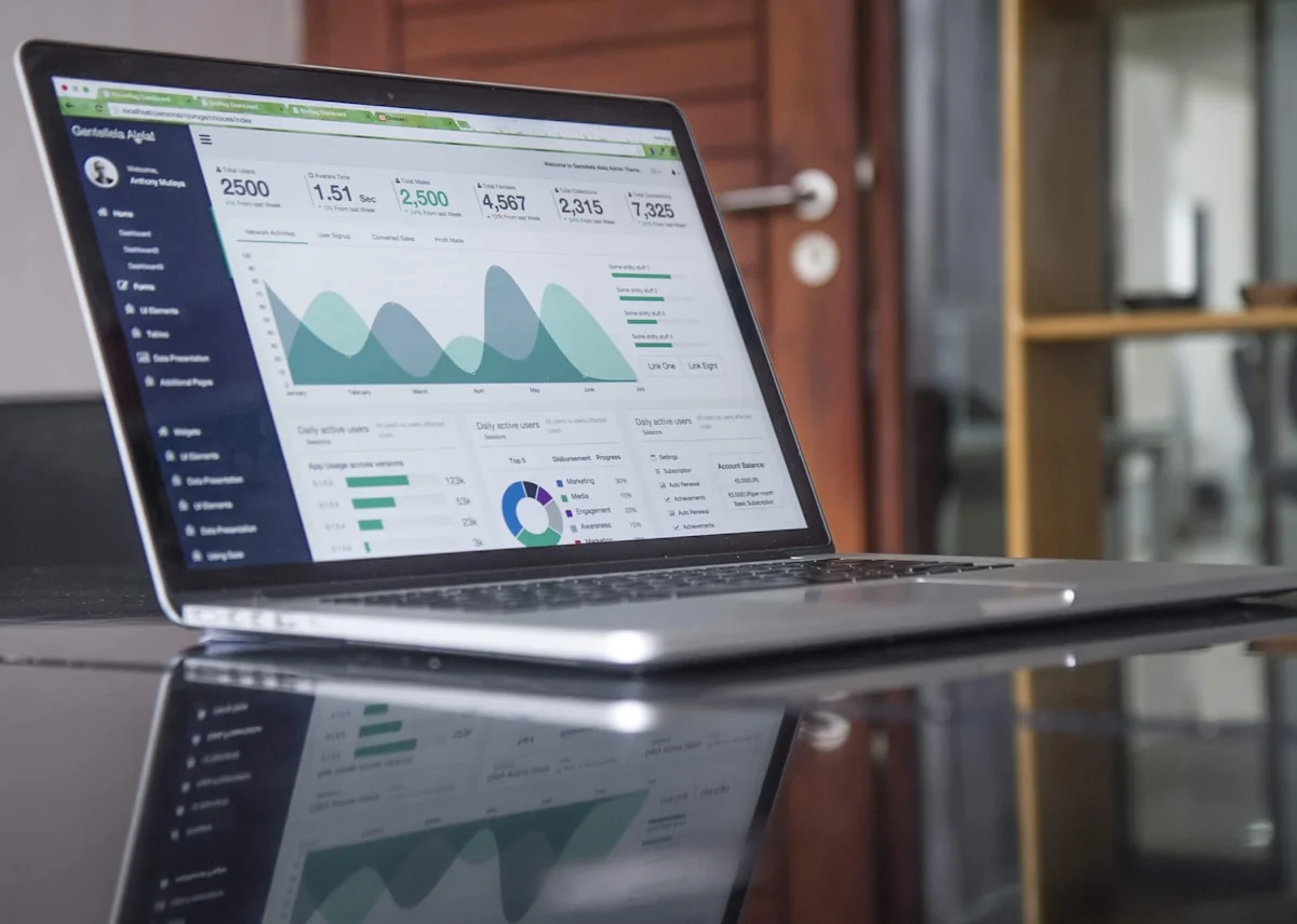 AI Marketing Automation 2026 fuer Schweizer Marketing-Teams — Klaviyo AI, HubSpot Breeze, Customer.io, Bloomreach und Braze orchestriert von ENLIL